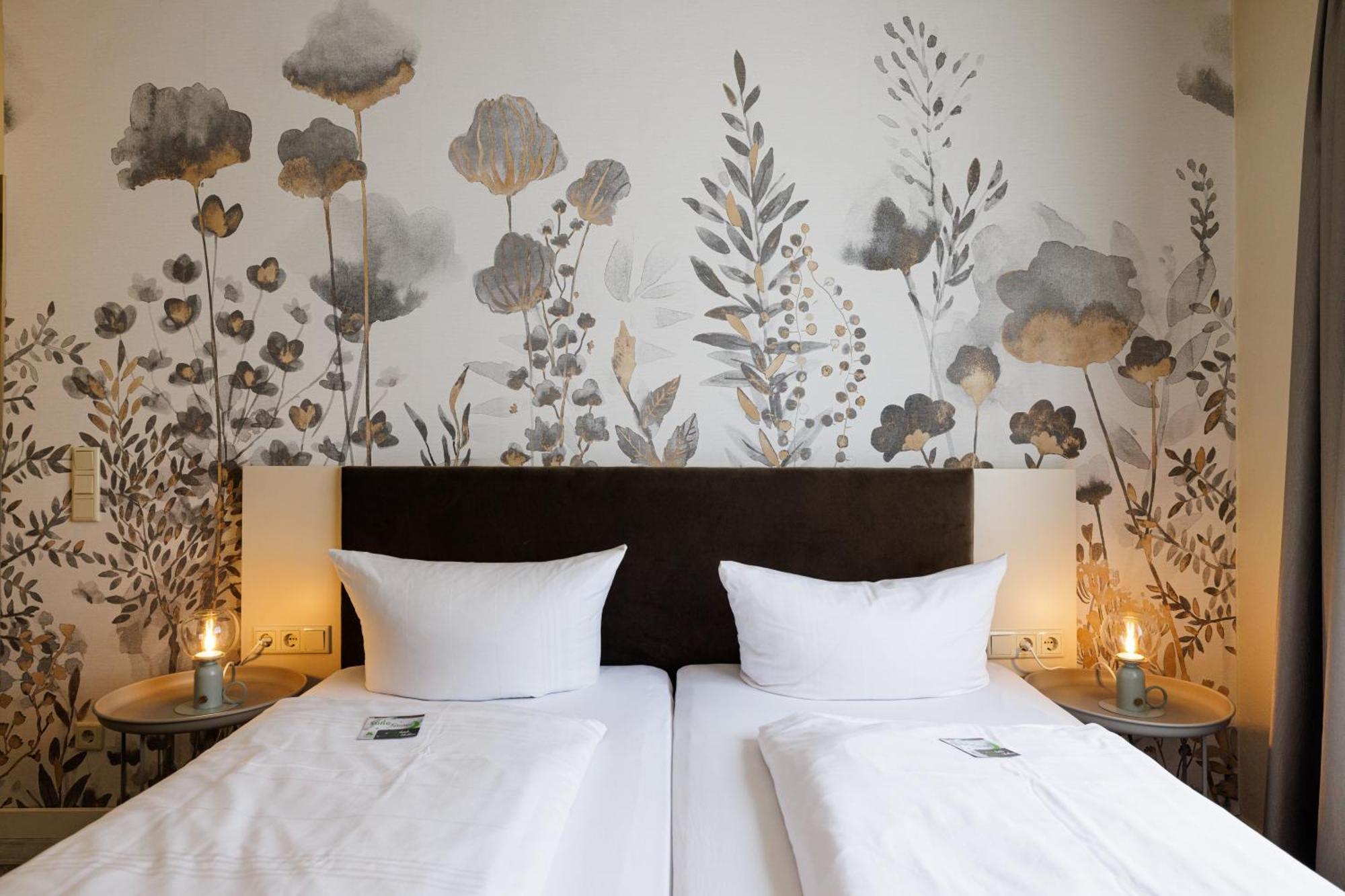 Flair Hotel Zum Storchen Bad Windsheim Esterno foto